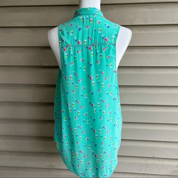•Hollister• Sleeveless Teal Blue Sailboat Button Down Blouse - Size Medium - Picture 4 of 7